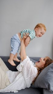 mamá con hijo